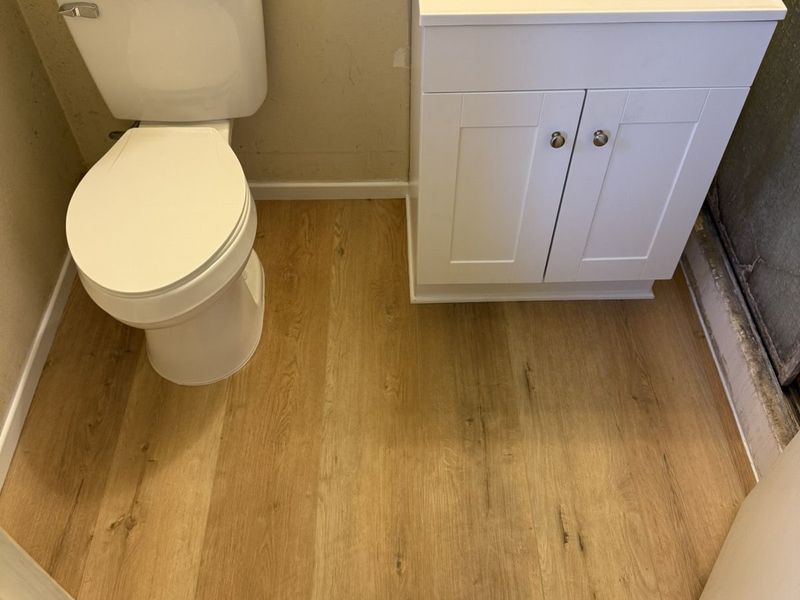 Midcentury Ranch Bath Refresh – 11811 Pine St, Los Alamitos